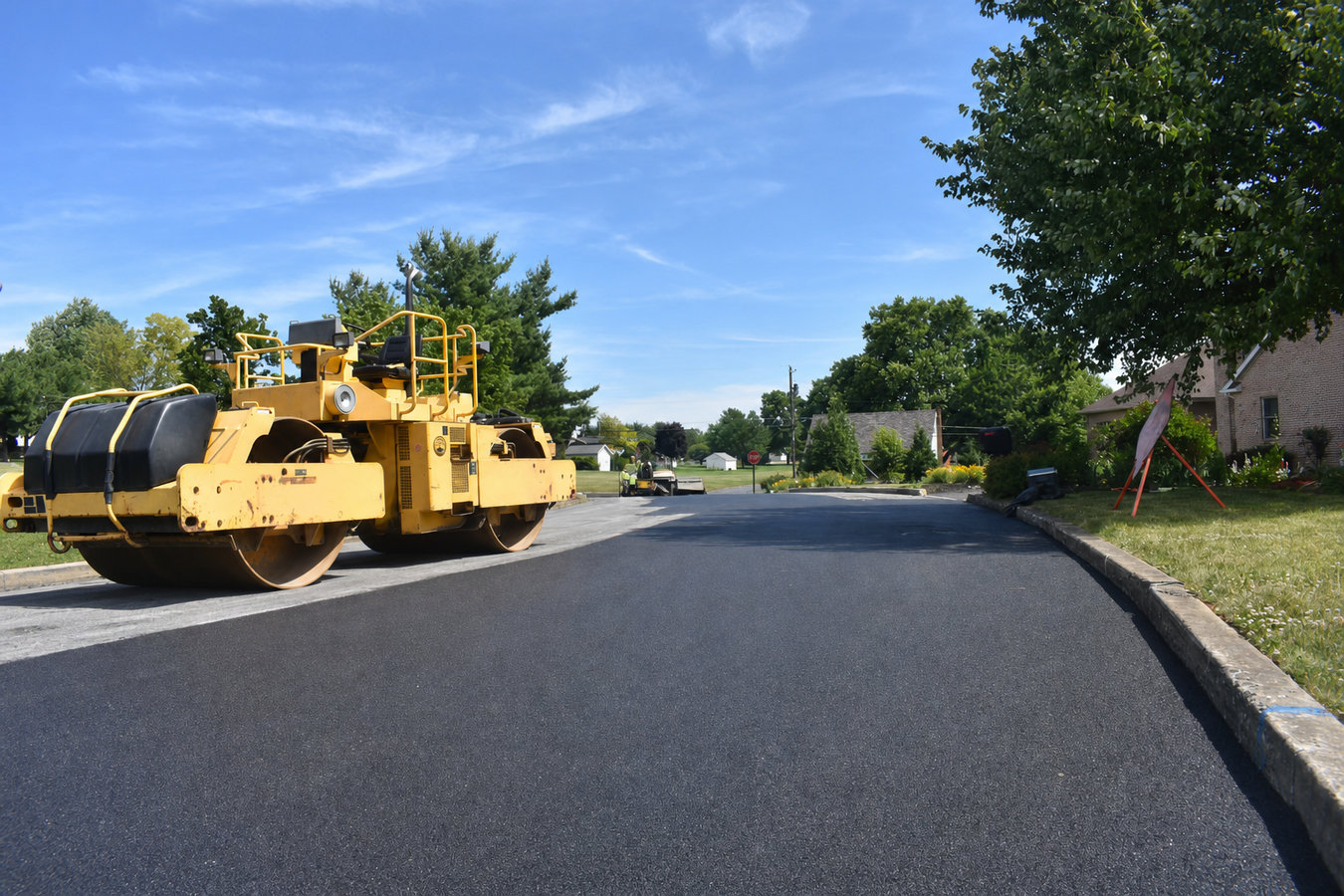 Asphalt paving